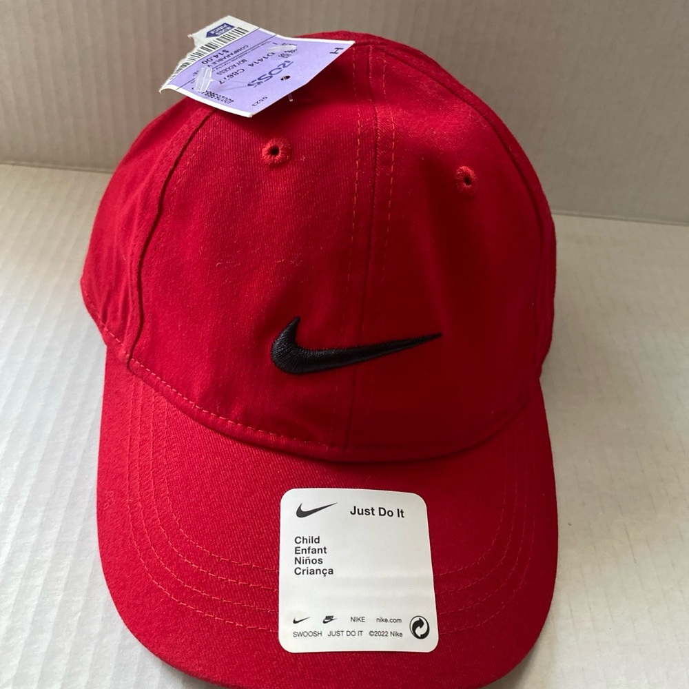 Boys NWT Red Nike Adjustable Hat 4/7